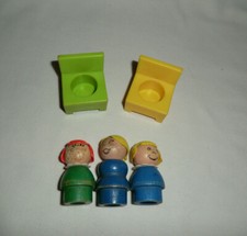 Fisher Price Little People Play Family School 923 - 2 chairs and 3 figures