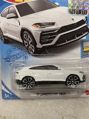 Hot Wheels 2021 Factory Fresh '17 LAMBORGHINI URUS 4/10 White 64/250 TRAP5's