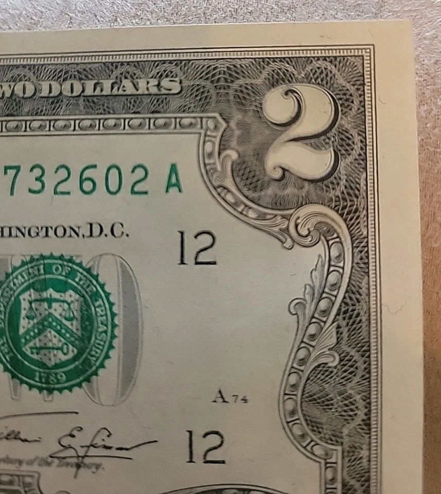 1976 2 Dollar Bill L Series- VERY RARE Almost Mint Condition #L78732602A  - Image 3 of 4