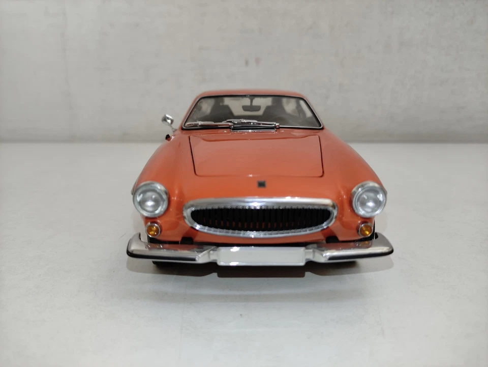 Minichamps Volvo P1800 ES 1971-73 Arancione Scala 1/18-G15 - Immagine 2 di 4