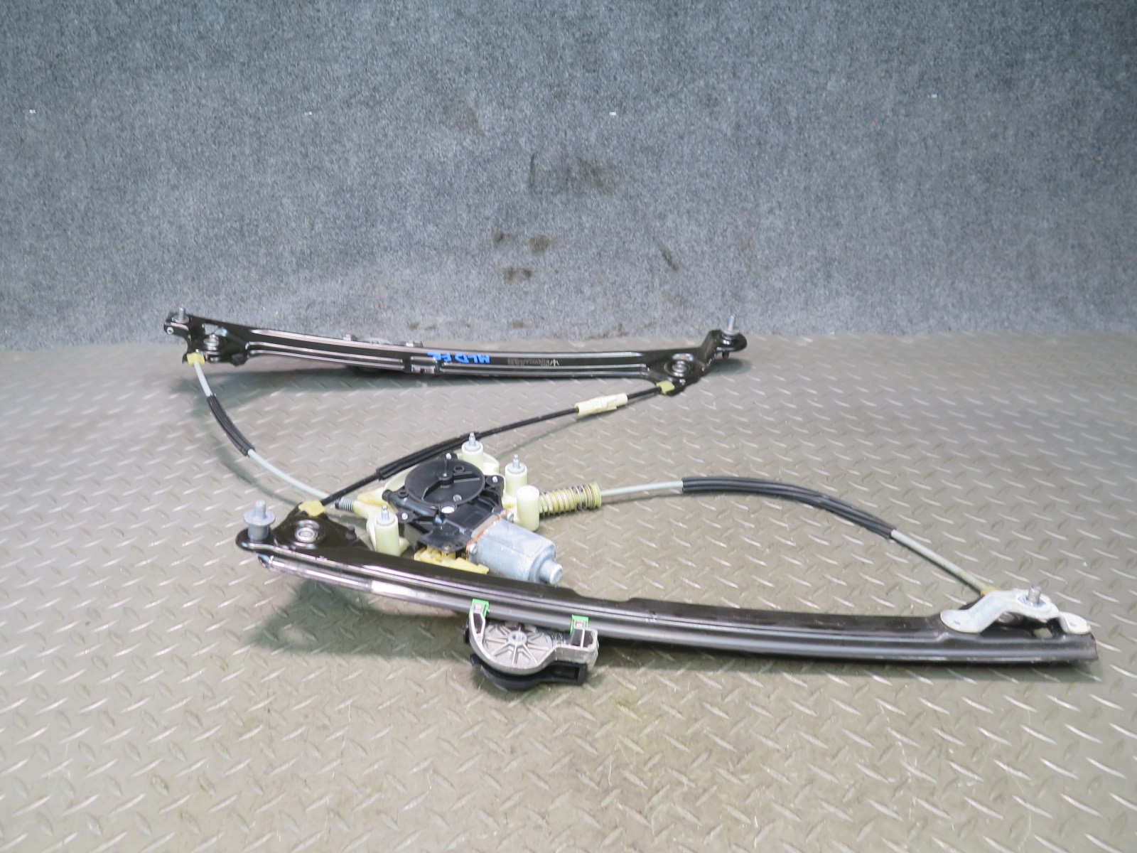 2017-2020 MASERATI LEVANTE M161 FRONT RIGHT DOOR WINDOW REGULATOR W MOTOR