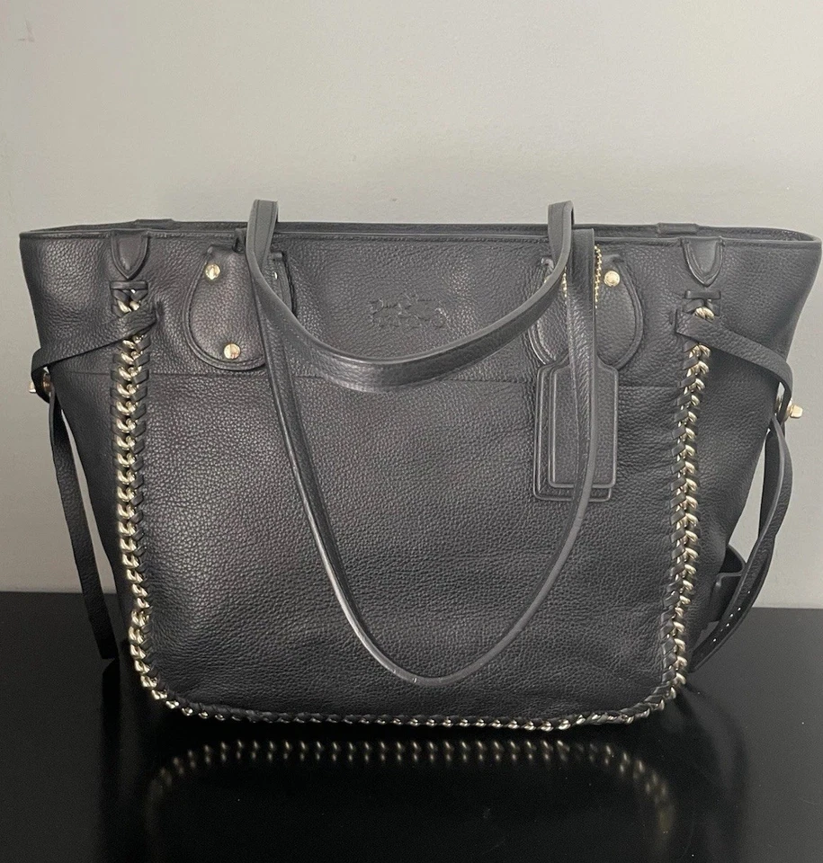 Bolso de Hombro COACH Whiplash Tatum Cuero Guijarro Negro/Cadena de Herrajes Dorados Foto 4 de 4