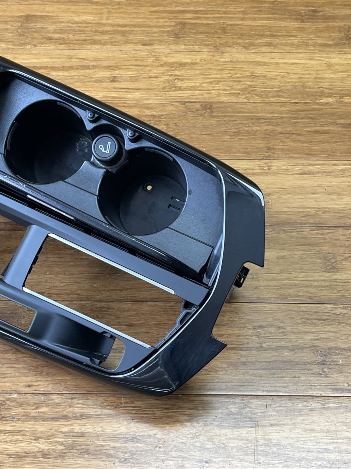 Maserati Levante 2022 Glove box