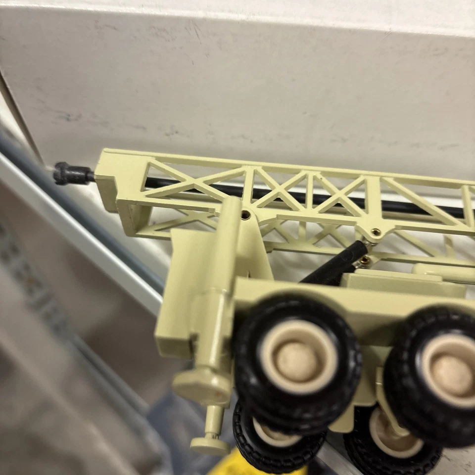 Conrad crane t4w - image 4 of 4