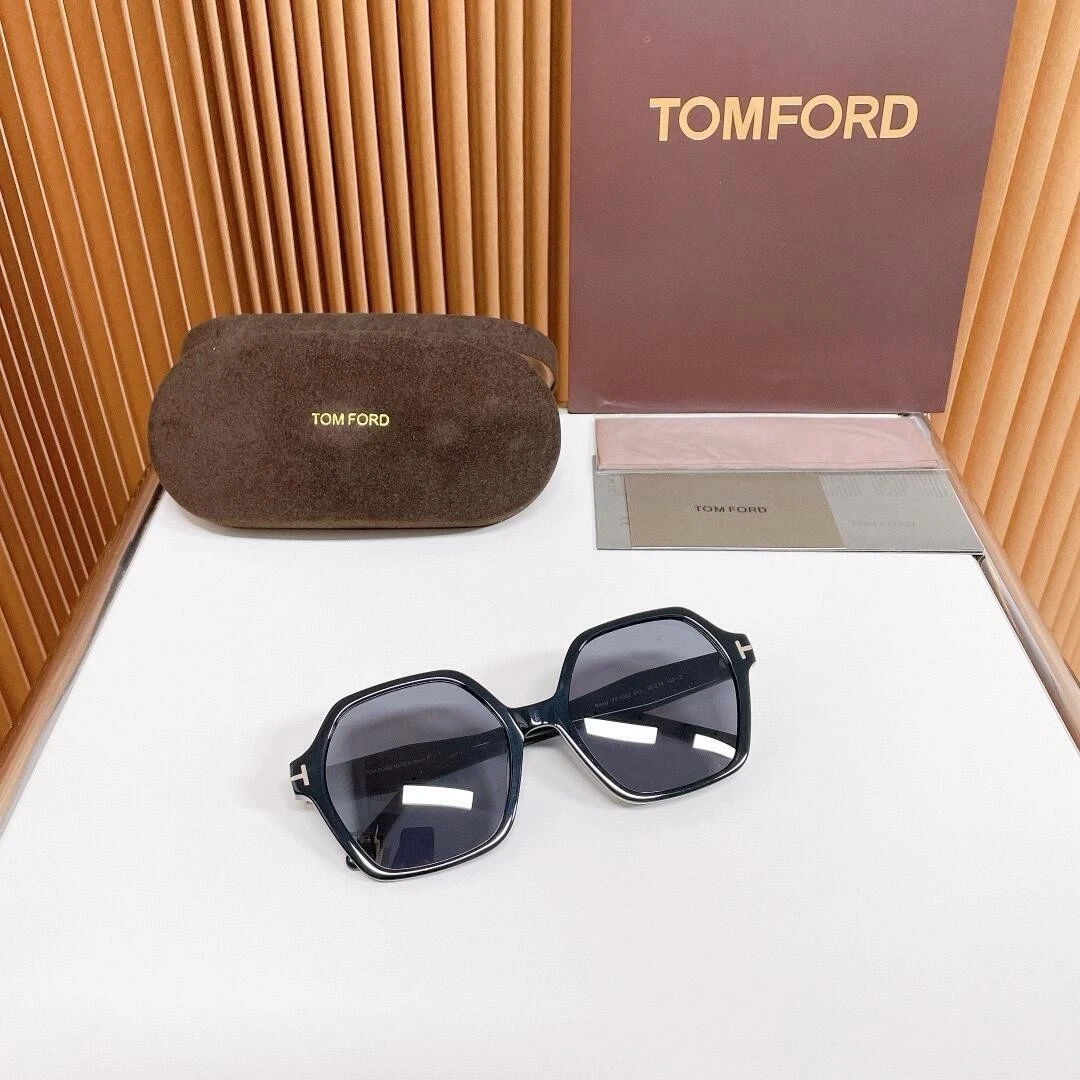 Tom Ford FT1032 56 19-140 Shiny Black Oval Frame Grey Lens  display picture 1