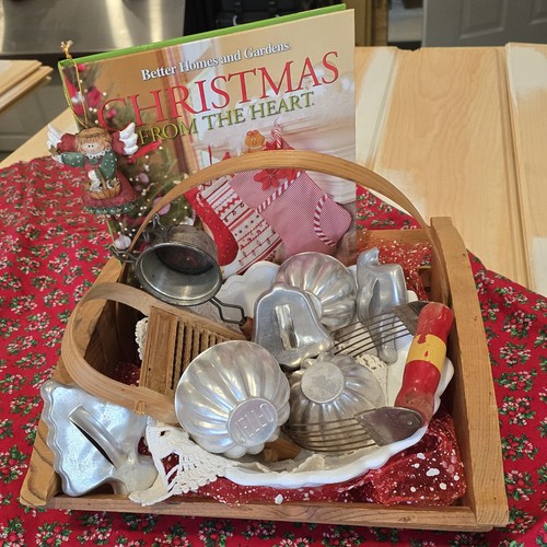 🎄✨ MEGA VINTAGE CHRISTMAS BUNDLE: Solid Vtg Wood Pie Basket, Holiday Book etc..