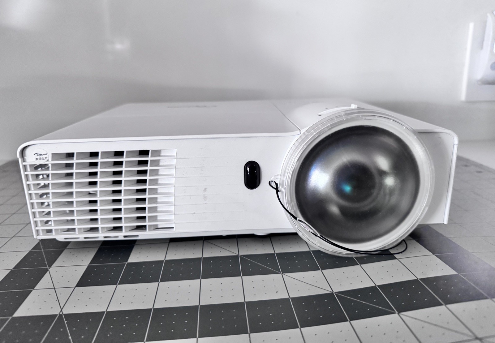 Optoma GT760A DLP Short Throw 3200 ANSI Full HD 3D Gaming/Video Home Projector