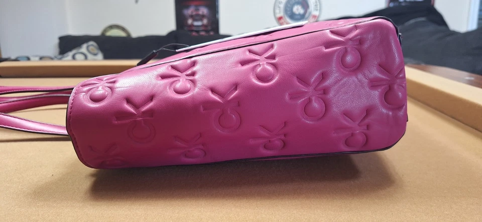 Bolso de Mano Calvin Klein Allover Emblema Logo con Bolsa. Nuevo Foto 3 de 4