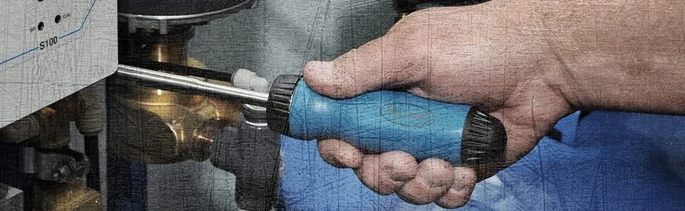 9 Inch Screwdriver with Magnetic Shank 5 Bits Ergonomic Handle Heavy Duty - Image 4 of 4