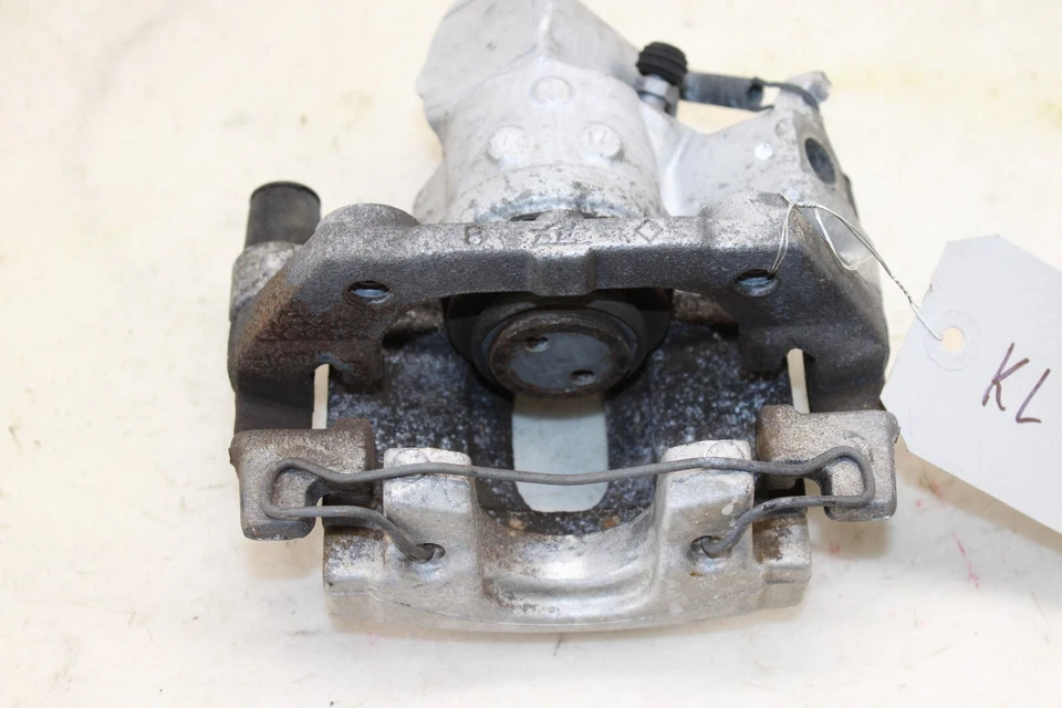 Pinza de freno trasera derecha Saturn Sky KL75 2007-2010 Foto 3 de 4