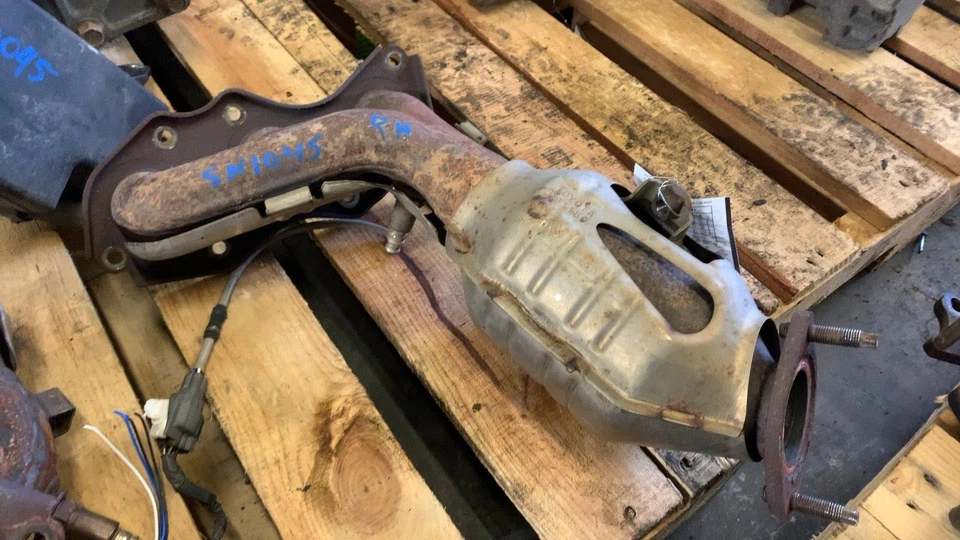 Colector de escape derecho derecho derecho Toyota Rav4 3,5 L V6 4x4 AR1 2006-2012 Foto 2 de 4