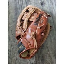 Wilson A2171 Glove. Youth snap action Pedro Guerrero. Right handed thrower