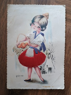 Vintage bestickte Postkarte Spanien Mädchen Obstkorb im Kleid Gallarda Madrid 