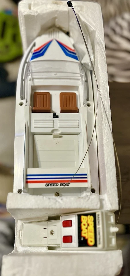 VINTAGE RC SPEEDBOAT 1986 Royal Condor Wireless REMOTE CONTROL All Original - Image 3 of 4