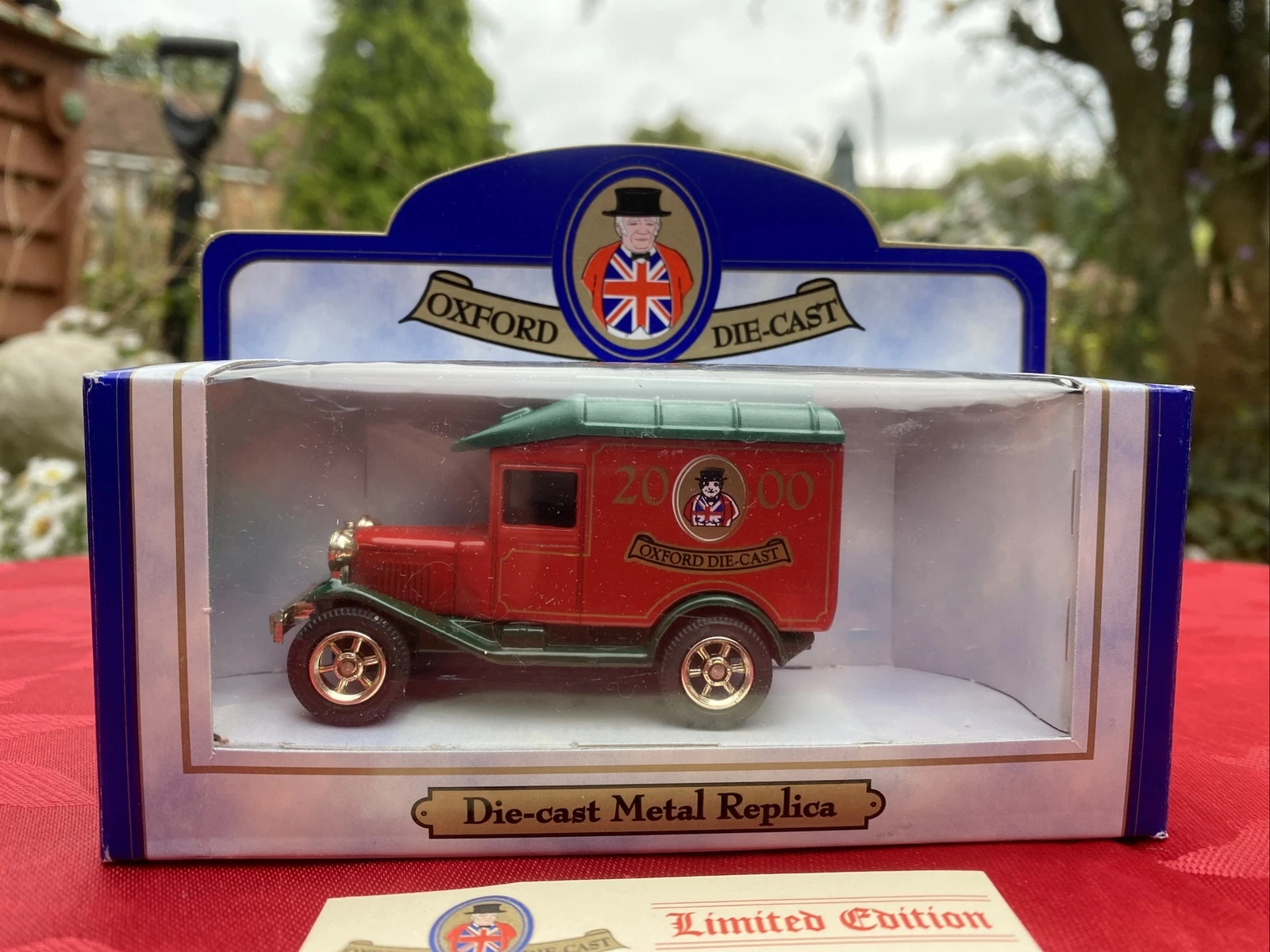 VANS Oxford Diecast Replica Van Members Van 2000 Edizione Limitata