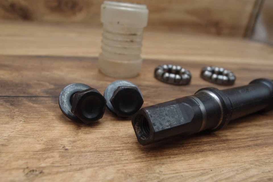 bottom bracket Tange CRMO 3SN 125,5 mm BSA / 68 mm + Shimano 600 bolts MTB - Image 4 of 4