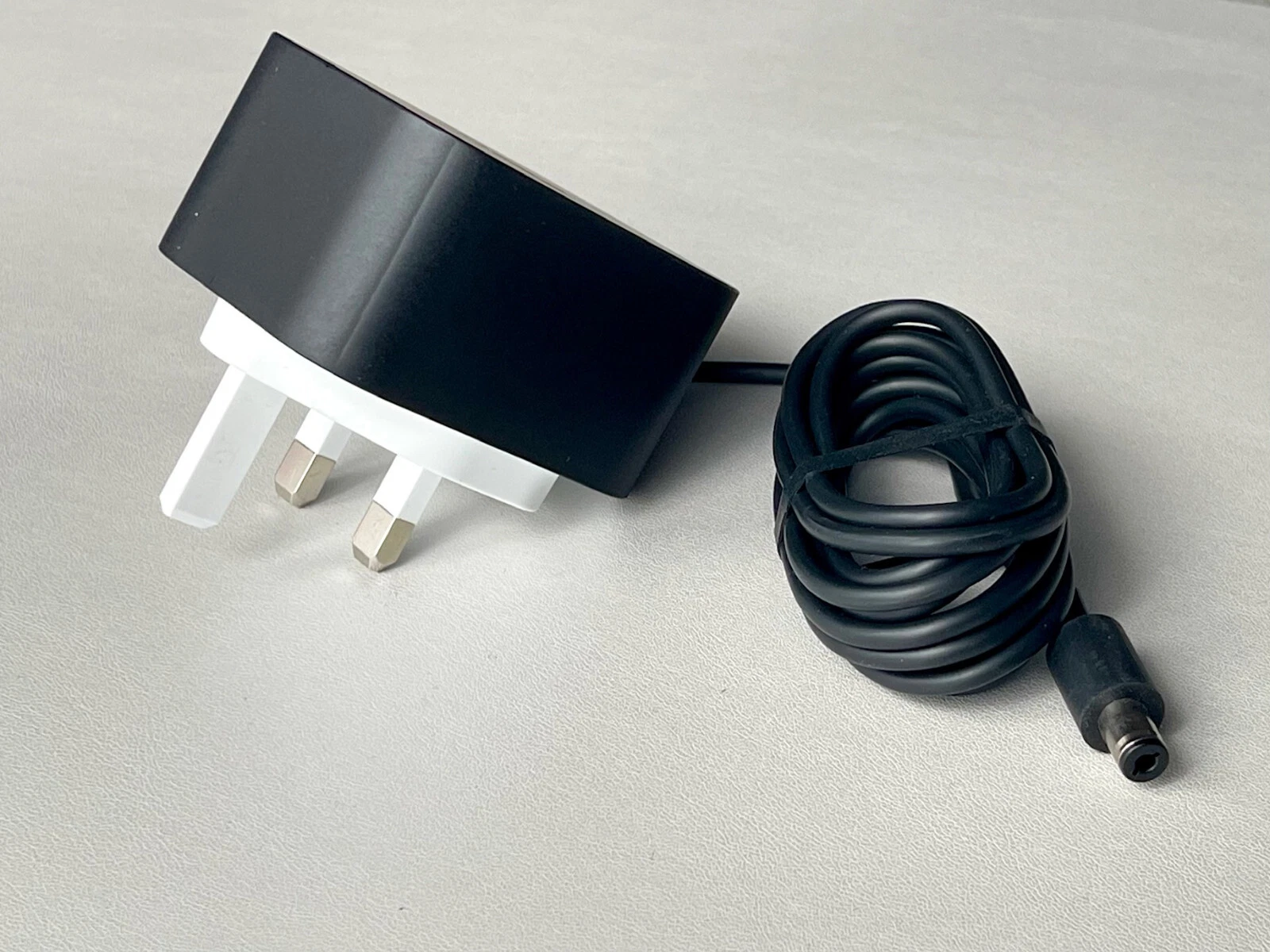 原装亚马逊电源适配器 15W 12V 1.25A 英国插头，型号：GP92NB - 图片 2 / 4