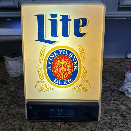 Vintage MILLER LITE  A Fine Pilsner Beer Light Up Beer Sign and clock