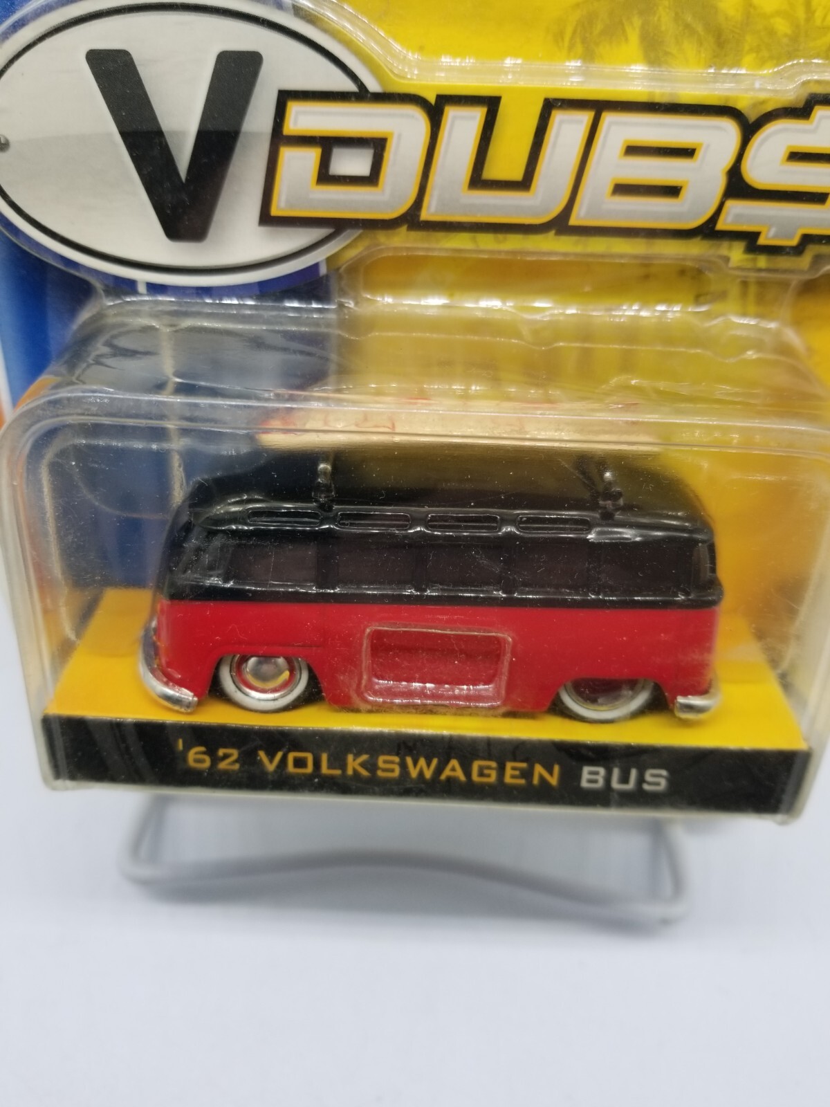 Jada Toys VDubs '62 Volkswagen Bus With Surf Board Wave 1 2006 Red