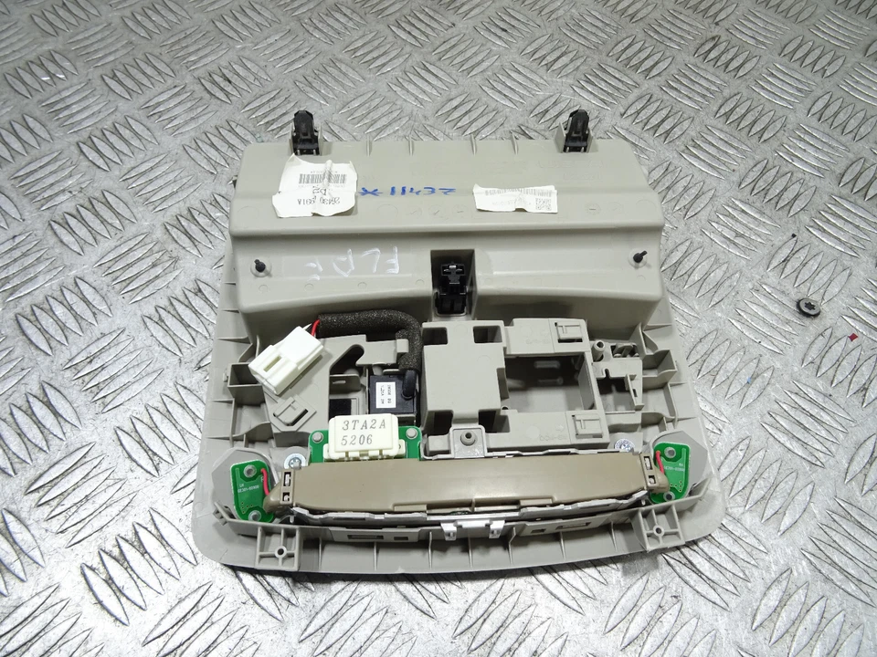 Nissan Leaf Tekna Ze0A MK1 2015 5 puertas escotilla interior delantera luz de techo *11437 Foto 4 de 4