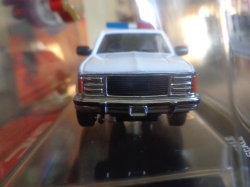 1998 GMC SUBURBAN LAS VEGAS FIRE DEPT 1/64 CODE 3 COLLECTIBLE LTD ED - Picture 2 of 13