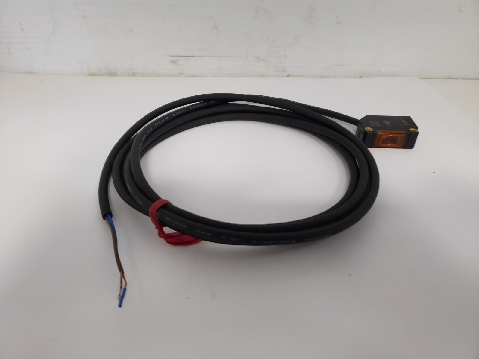 AZBIL HP7-E11 PHOTOELECTIC EMITTER THRU BEAM RED LIGHT NPN 12-24VDC NNB