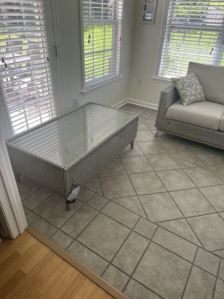 Mesa de centro de exterior Ashley Furniture Seton Creek Foto 3 de 3