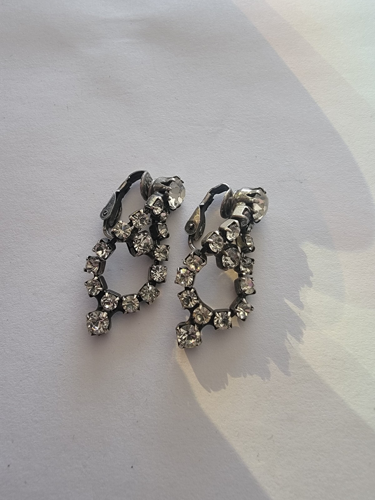 Beautiful Vintage Art Deco Clear Rhinestone Clip On Earrings Silver tone