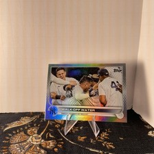 2022 Topps #119 Walk-Off Water Rainbow Foil