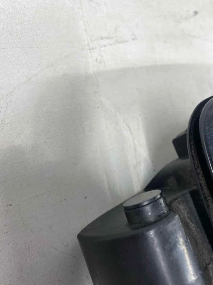 06 07 08 09 10 BMW 650I Fuel Tank Door - Image 4 of 4