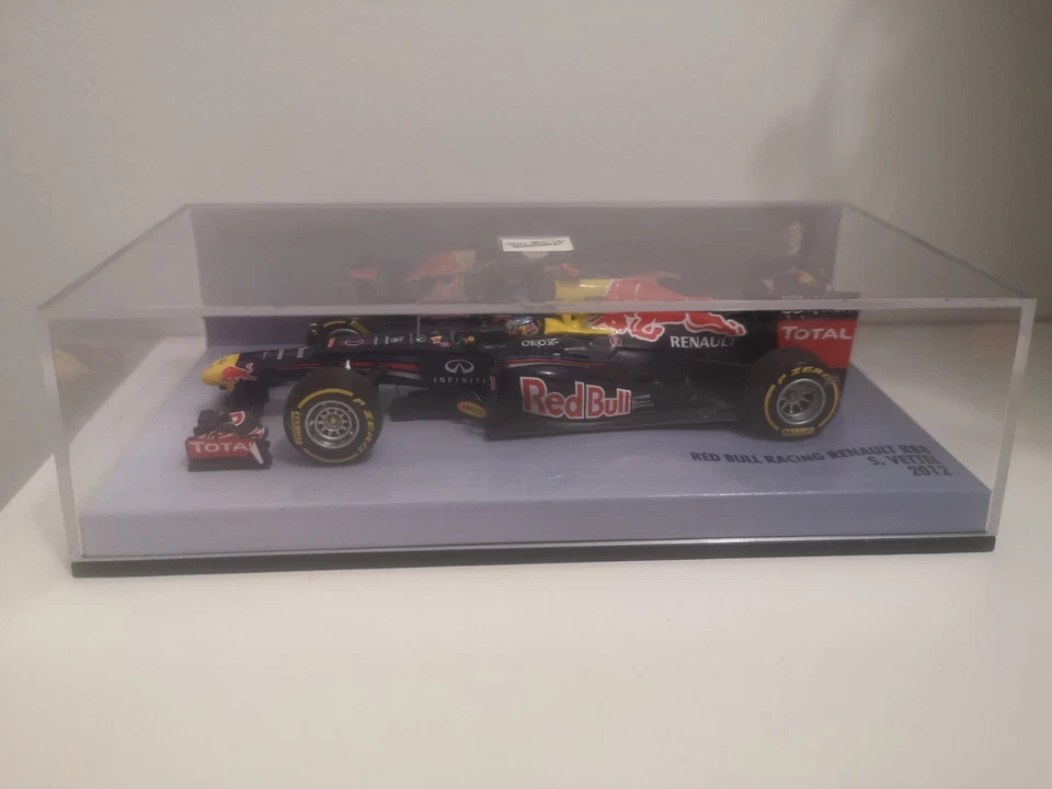 Vettel 2012 Red Bull Renault RB8 World Champion Miniature F1 1/43 Minichamps - Photo 4/4