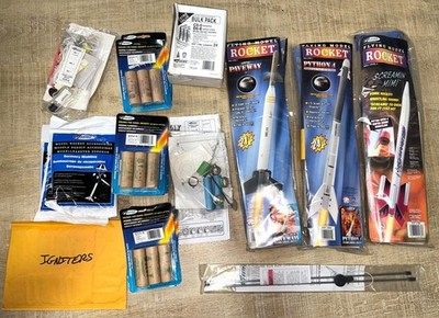 KONVOLUT Modellraketen ESTES aus USA, teils gebraucht, teils neu, viel Zubehör