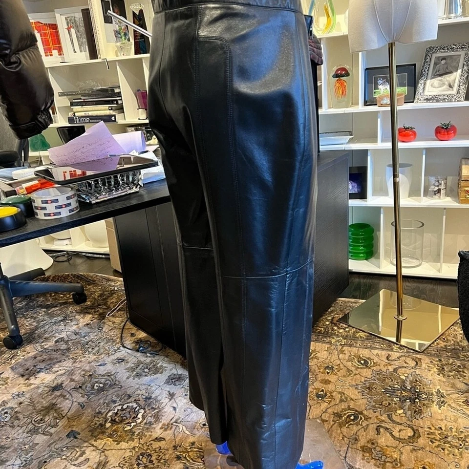 Pantalón de cuero para mujer Danier de moto/montar. Totalmente forrado y patas anchas. Foto 4 de 4