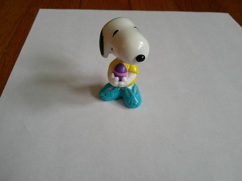 Snoopy Figurine Easter Egg Bunny Slippers Cute PVC 2" FREE SHIP Collectible - Picture 2 of 17