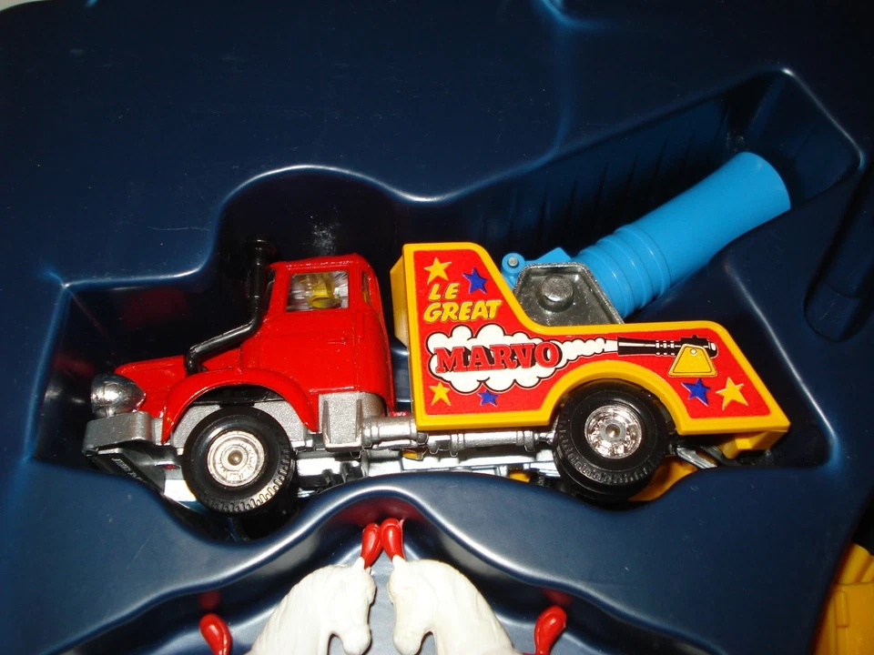 1960's CORGI JEAN RICHARD CIRCUS SET IN BOX, VERY NICE  - Image 4 of 4