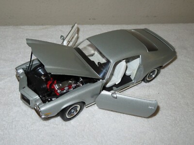 RIDGEMONT HIGH 1970 CHEVY CAMARO Z28 SILVER ERTL 1:18 OPENING