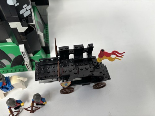 Vintage Lego Black Knights Castle 6086 Knights Minifigures, Horses & Dragon - Picture 8 of 22