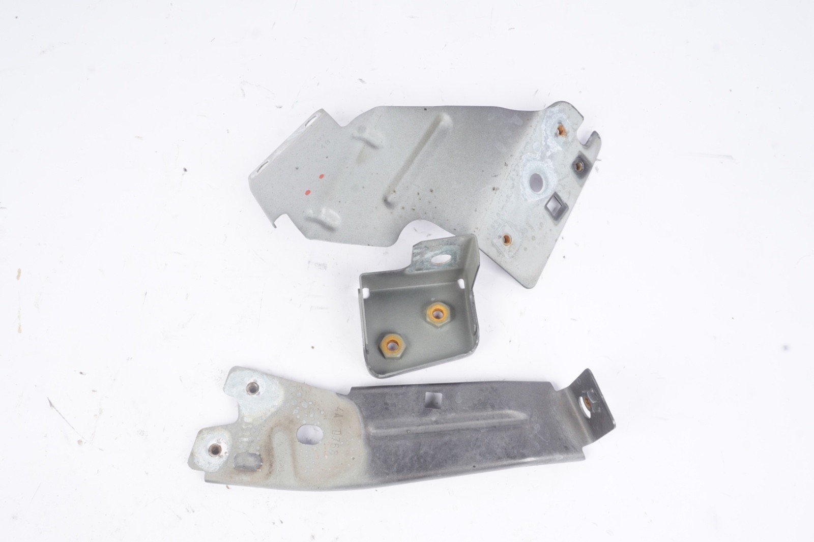 2014-2020 MASERATI GHIBLI FRONT RIGHT FENDER LOWER MOUNT SUPPORT BRACKET OEM