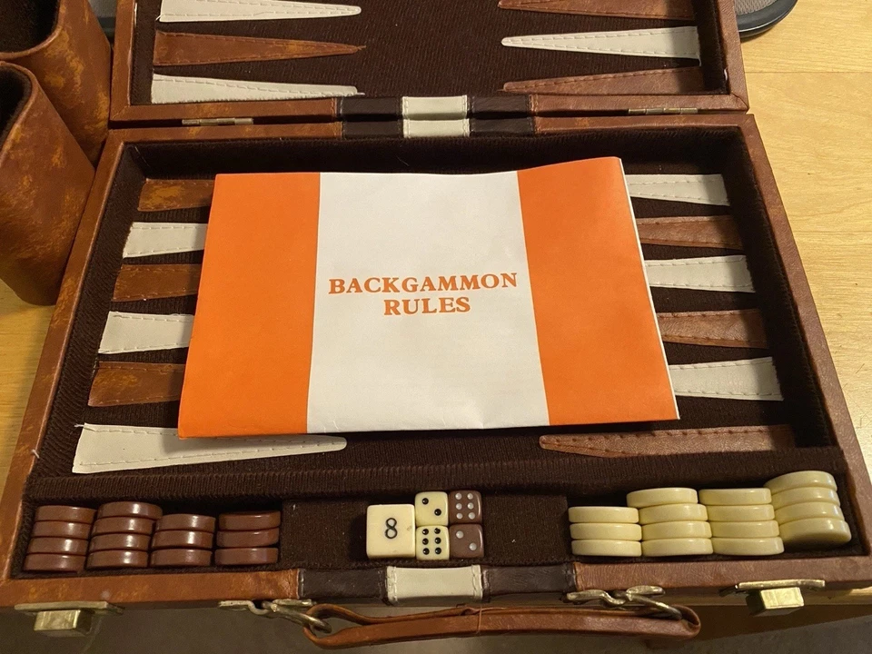 BACKGAMMON Travel set 11”x 7”x 2” Bakelite Chips (-1) Faux Leather Case & Manual - Image 3 of 4