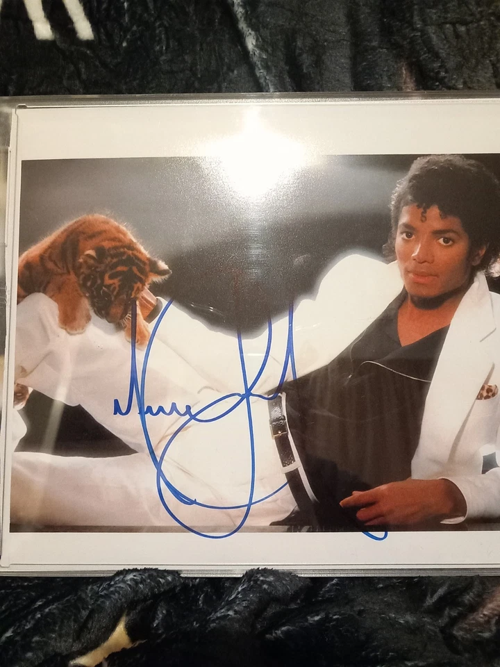 MICHAEL JACKSON AUTOGRAPH 2009 - Image 2 of 3