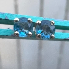 Vintage solid 14k yellow gold genuine blue topaz earrings