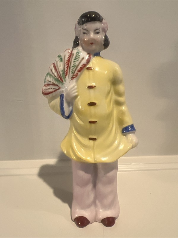 Vintage Porcelain Figurine Oriental /Asian Girl  Made in Occupied Japan