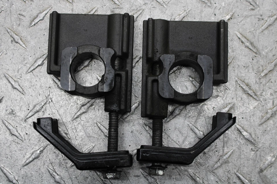 Ducati Monster 695 2008 suspensión basculante trasera con ajustadores de cadena Foto 2 de 4