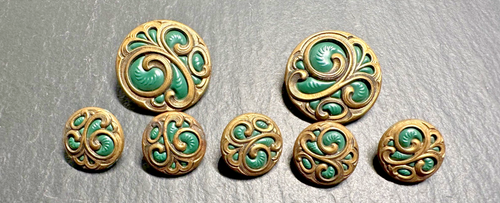 7 FABULOUS ANTIQUE? ROUND GOLDEN METAL WITH GREEN INSERTS SHANK BUTTONS G707