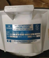 PYLE-NATIONAL PYLITE VM-150 LIGHT FIXTURE. NEW