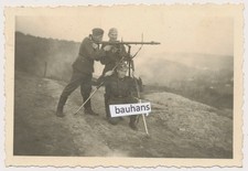 Foto Frankreich Grenze Wehrmacht Soldaten am MG  79. Inf.-Division  (696n)