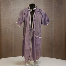 VTG 70-80s Peignoir House Coat Lilac Purple Lace Floral Embroidery Ruffle Pocket