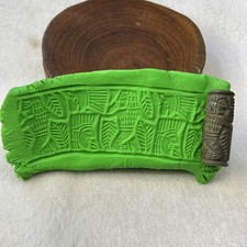 Ancienne perle de sceau cylindre en pierre de jade roi et animal intaglo rare