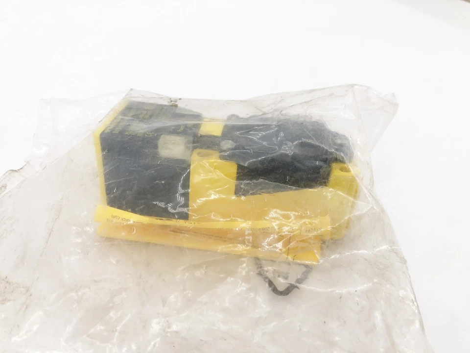 New Turck Bi15-CP40-FZ3X2/S10 Proximity Sensor 20-250VAC 13410 - No Box - Image 4 of 4