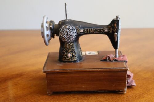 Vintage Ewiges Datum Tischkalender Metall Holz Singer Miniatur Nähmaschine - Bild 4 von 8